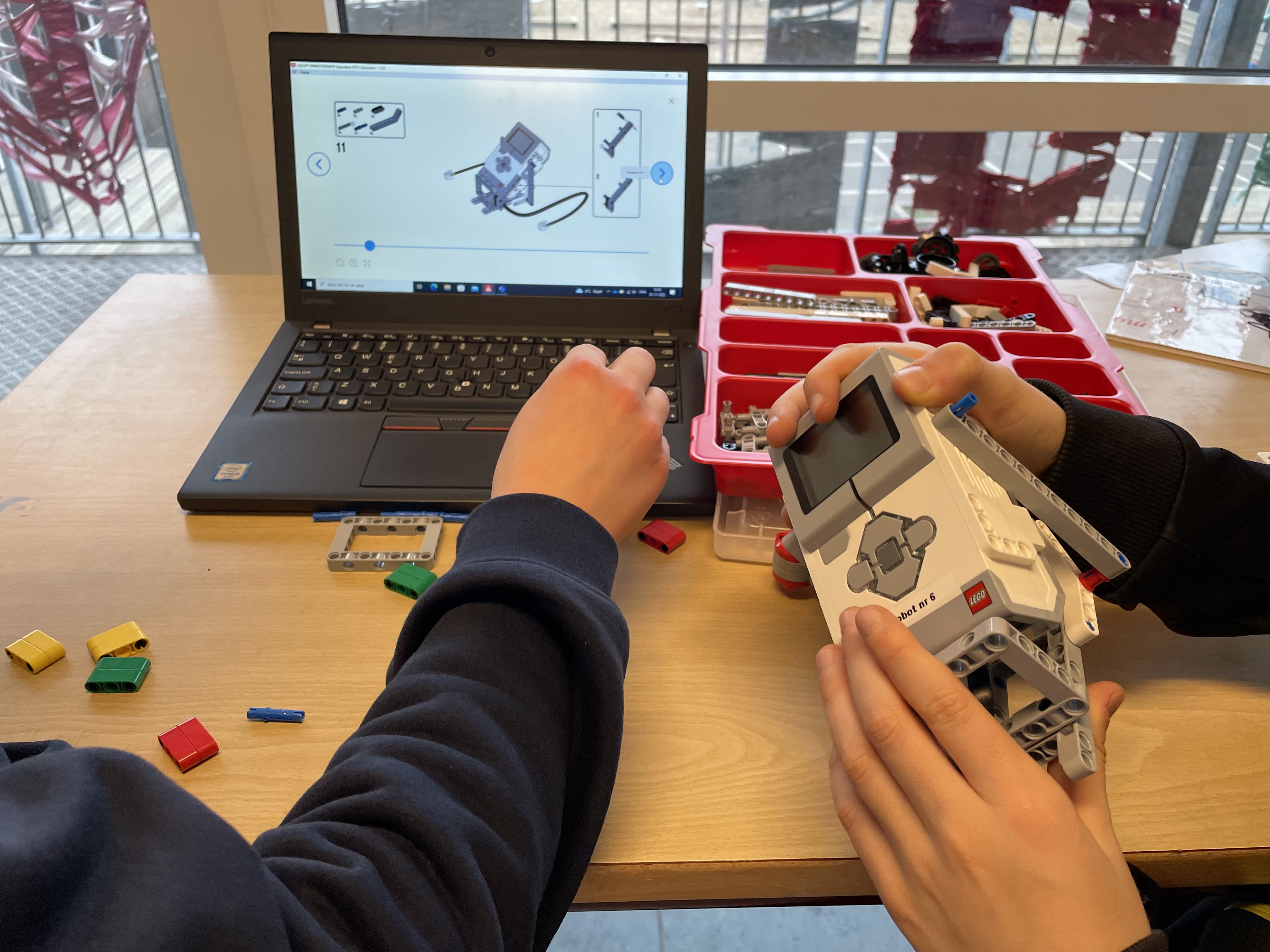 Elever på Hanssted bygger LEGO Mindstorms EV3